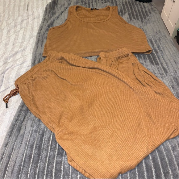 Super Cute Brown 2 Piece Set 🤎🤎 - Picture 7 of 16